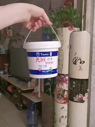 家里搞清洁,全凭这个天湖牌多功能强效清洁膏了,洗衣服洗鞋子,清除地面墙面污渍,太好用了!#多功能强效清洁膏 #清洁膏 #多功能清洁膏 #好物推荐