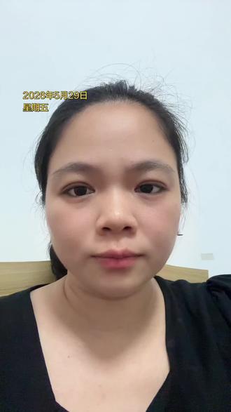 金价从957拉到989,我后悔买少了 5月28号那天,金价波动挺大的。最低到了957附近,后来慢慢拉回到980多。今天再看,已经到989了。
那天听到不少人说要低于900、要低于950,还会继续往下探。我心里也打鼓,想着:要不先入5克,留5克,等真到了920左右再补。
结果后面再也没有那个价格了。到现在只录了那5克,回头看957的位置,确实有点后悔没多录一点。
不过转念一想:攒金这件事,谁也没法精准踩在最低点。买到了就是赚到了心态,少买也比不买强。
下次再遇到类似机会,我会记住:分批录,不贪心,但也不过度犹豫。
你们在957附近有入手吗?评论区聊聊。
#攒金妈妈 #攒金日记 #分批买入 #金价反弹 #普通人攒金