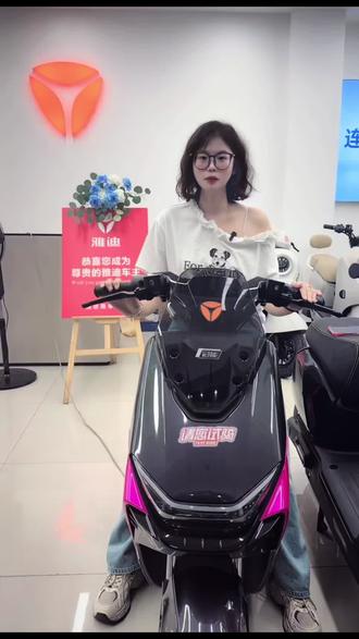#骑上我心爱的小摩托 #电动车智能系统 #雅迪白鲨 #电动车智能显示屏 #雅迪电动车 一个视频让你清晰了解雅迪白鲨二代的智能化功能 视频有点长 已经剪掉很多了 还是很长 大家耐心看一下