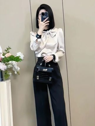 一见钟情,始于颜值,忠于人品“谈恋爱一定要从收到一束花和一场正式的告白开始”#高级感穿搭#早秋搭配 #时髦精的ootd #回头率爆棚#显瘦显高显腿长