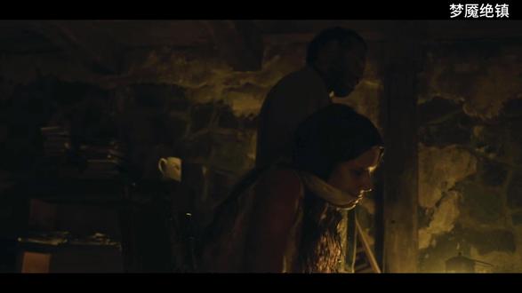 《诡镇迷音:空心电线里的秘密》 神父一句“她逃进了森林”,掩盖了亲手锁女孩入地窖的真相.#细思极恐 #悬疑 #影视解说 #我正在追的剧 #影视推荐