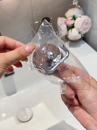 给家里备几个这样的双头挂钩,真的太实用,吸盘的还可以随意挪动,美观实用#吸盘挂钩 #双头挂钩 #免打孔挂钩 #美观实用 #无痕挂钩