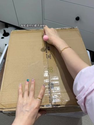 洁柔又又又出新品啦!还是超柔软的肤感系列!一箱20大包价格超划算!每包都是130抽的巨无霸!纸张加大加厚柔软亲肤!湿水不易破可当湿巾用!趁着大品牌有活动刷到赶紧多囤一点!#抽纸 #纸巾 #洁柔 #好用的大包抽纸 #柔软亲肤