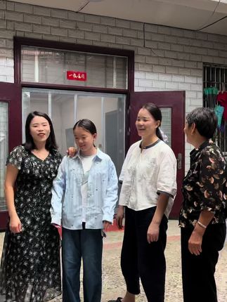 兄弟姐妹多的家庭其实也挺好的,大家都很团结,现在我们全家人的心愿就是我弟能赶紧成个家#纪录美好生活 #家庭情感 #日常分享