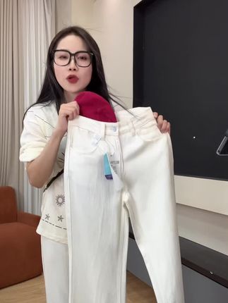 秋季常规竹节纹水洗白色牛仔裤女高腰显瘦时尚直筒阔腿微喇裤长裤#休闲裤 #百搭神裤 #牛仔裤推荐 #显高显瘦显腿长 #秋冬时尚单品