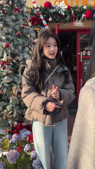 鸭鸭新款羽绒服上线,好看又保暖,快来直播间看看吧 #高级感#羽绒服#显瘦显高#小个子穿搭#鸭鸭羽绒服