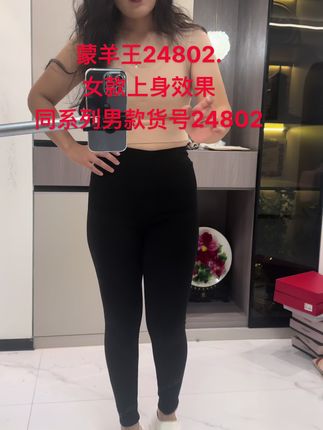 女款黑色,男款深灰色,尺码表发在评论区,按照推荐尺码表去拍,左下角小黄车