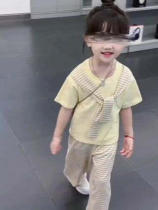 女童多巴胺夏季2025新款儿童条纹披肩短袖九分阔腿裤两件套  ,#女童套装 #条纹披肩套 #九分阔腿裤 #两件套