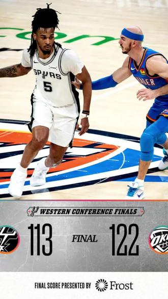 【NBA西决G2战报】雷霆主场发威,1-1扳平马刺 2026年5月21日,NBA西部决赛G2在雷霆主场打响。经过四节激战,俄克拉荷马雷霆以122-113力克圣安东尼奥马刺,成功守住主场,将系列赛大比分顽强扳平至1-1。
首战失利的雷霆队在主场迅速调整状态,全队多点开花建立起领先优势。虽然马刺队在第三节一度发起疯狂反扑,但雷霆在关键时刻凭借更强的阵容深度和防守强度稳住局势,最终顺利收下比赛。
雷霆当家球星亚历山大全场砍下30分4篮板9助攻的全面数据,在攻防两端展现了极强的统治力;而马刺方面,新星斯蒂芬-卡斯尔发挥出色,空砍25分5篮板8助攻,状元秀文班亚马则交出了21分17篮板6助攻4盖帽的大号两双数据,但仍难阻球队失利。#nba季后赛 #俄克拉荷马雷霆 #dou来nba季后赛 #创作者中心 #创作灵感