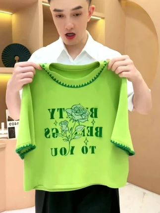 【韩哥女装】2025夏季苹果绿植绒印花烫钻时尚休闲短袖#时尚T恤#时尚休闲T恤#时尚减龄T恤#洋气时尚T恤#轻奢时尚T恤@DOU+小助手 @DOU+上热门