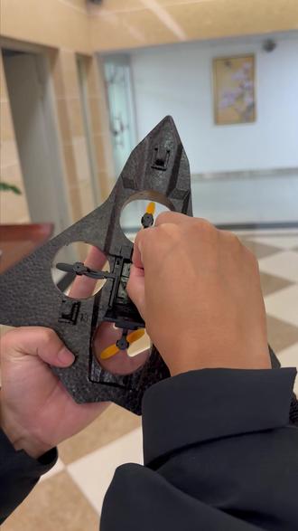 第六代遥控战机 来了来了,小朋友期待已久的新年礼物,第6代升级款遥控战机,飞行更稳定续航更长,快给你家神兽安排上吧#男生玩具 #遥控飞机 #新年礼物 #亲子