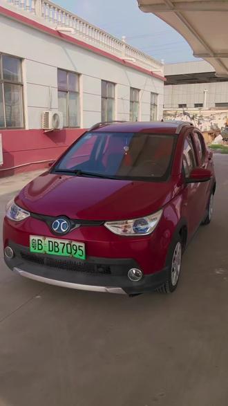 新到:18年5月份上牌,北汽ec200,宁德时代电池的,美女一手车,原版原漆,实表11000公里,极品中的极品!支持快慢双充电!满意新能源
