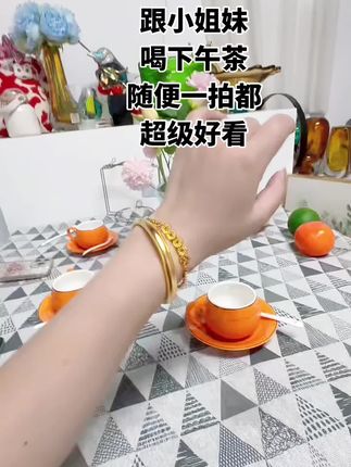 有喜欢我们家手镯的姐姐们点击下方入口就可以直接抢购了#种草#首饰分享#不掉色#金色手镯#饰品推荐