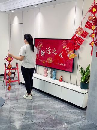 历时三个月把一套毛坯房装修成自己喜欢的样子,在艰难的今年,我们搬新家啦!还是要给自己一个仪式感,毕竟搬新家是人生中的大事! 背景墙装饰一下,满满的仪式搞#乔迁用品 #乔迁之喜大吉大利 #乔迁新居