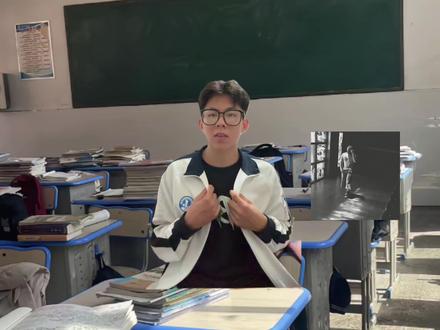 你的笑容我会牢牢记着~ 这是不是今天你们的朋友圈 #玻璃 #汤令山 #garetht汤令山 #翻唱 主播声音真不好听,hold不住轻喷谢谢🥲