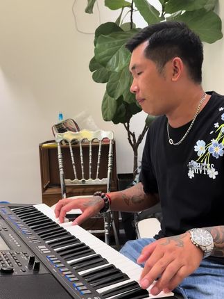 谷子黄了,开始丰收了#爱音乐爱生活 #电子琴演奏 #傣族大丰收 @仔 团
