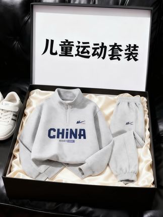 凌晨三点的奶渍、被哭声打断的睡眠、反复洗不完的小衣服……这些细碎的疲惫,会在你冲我笑、攥紧我手指的瞬间,悄悄变成甜。原来当妈妈,是把“辛苦”都酿成了“值得”。#宝妈情感共鸣 #宝妈情感 #高品质童装 #骗你生儿子 #潮童穿搭