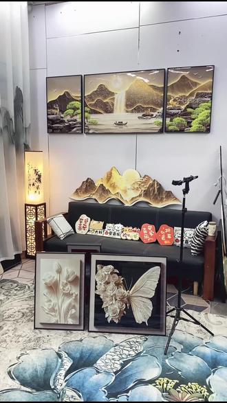 客厅瞬间变高级!迎客松挂画打造现代大气沙发背景墙