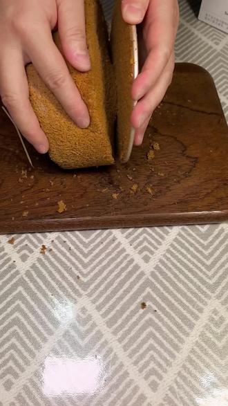 6寸无油版可可味戚风蛋糕 不用油的戚风蛋糕你吃过吗?超简单的做法分享给大家,快去做吧,保证你会爱上它😎#烘焙天才即将诞生 #无油版戚风蛋糕 #自学烘焙