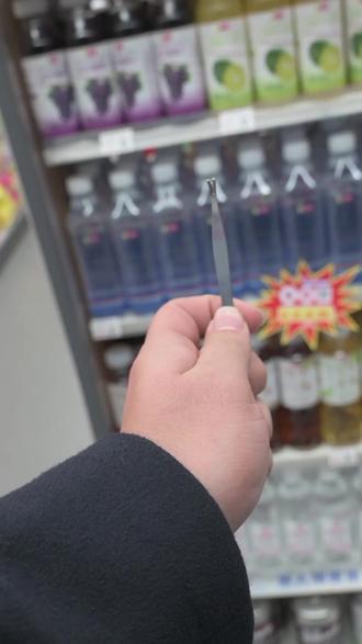 用挖耳勺拍视频,到底能拍成什么样?#凯辉便利店 #1216凯辉好货节 #好货不贵凯辉到位 #老年机拍视频 #挖耳勺拍大片