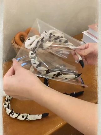 波点硬控 新款波点蝴蝶结超立体褶皱波点兔子耳朵齿梳发箍正反戴 #缎面发箍 #时尚饰品 #精致女人必备 #波点蝴蝶结发箍 #兔子耳朵发箍