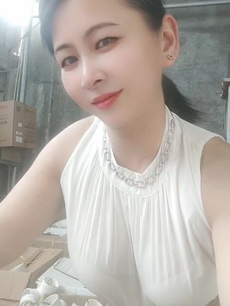早呀!管他三十还是四十,年龄只是个数字 只要内心不长皱纹,永远18岁,中年是年龄,少女是心态,努力把自己活成自信满满的中年少女😃