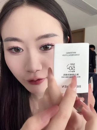 夏天,天气越来越热了,出门不想晒黑,你就赶紧备上它,美白隔离保湿防晒霜#超便宜超划算 #防晒霜 #好用的防晒霜 #多效合一防晒霜 #高倍防晒乳