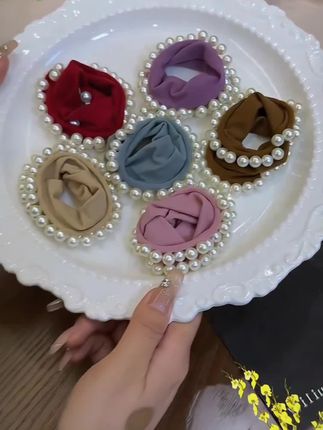 💥宝子们!这款珍珠发圈绝了!加宽又柔软,无缝设计超贴心~高弹力还不勒头发,小香风珍珠点缀,优雅又精致,扎马尾、盘发都超合适!到手才6.9,性价比直接拉满✨ #发圈推荐 #小香风发饰 #珍珠发圈 #不勒头发绳 #平价好物