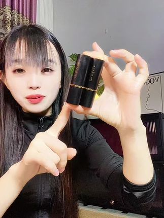 不沾杯口红秋冬天你肯定需要,不仅好看还能修护你的唇部,赶紧来试试#欧莱加丝绒雾感不沾杯口红 #平价好物#护唇#秋冬口红推荐