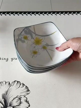 家用陶瓷水仙花四角盘,釉下彩深盘实用又美观! #实用菜盘 #四角菜盘 #家居用品 #翘脚汤碗 #水仙花陶瓷盘