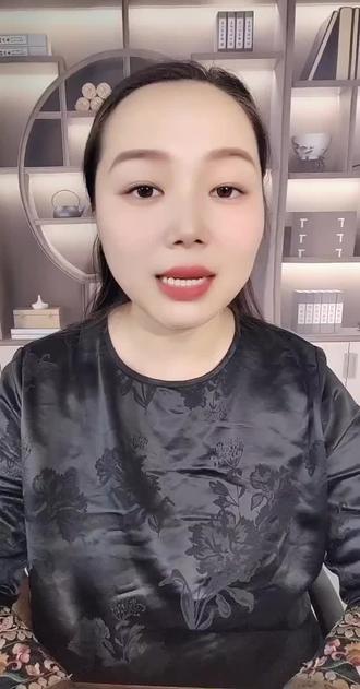 辛金人自带珠光贵气的辛金,是五行里唯一经雕琢而成的天干 辛金人天生自带清雅贵气的气场,对美有本能直觉!吃穿用度、衣食住行,总有一处极致讲究、绝不将就。#辛金人 #传统文化#十天干系列