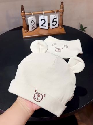 可爱的婴儿帽子两件套,小熊刺绣款,太萌啦 #胎帽 #婴儿帽子 #婴儿帽子套装 #婴儿帽子推荐 #胎帽出院时佩戴