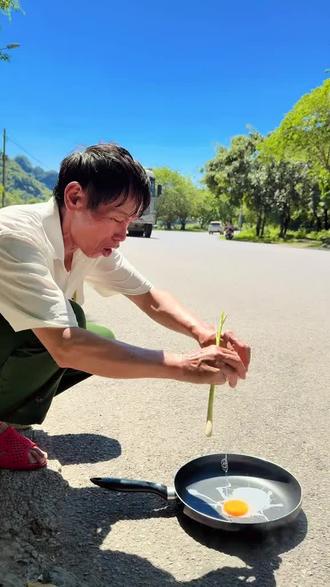 体验越南地表温度:45℃#越南高温 #地表全能基站 #马路煎鸡蛋