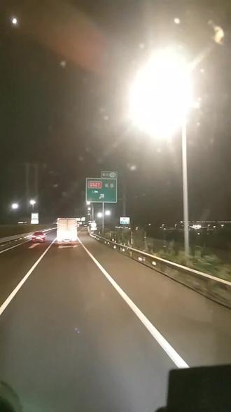 曾经有一个女孩为我叠了九百九十九只千纸鹤,