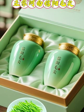 信阳毛尖|茶里江山,韵中岁月 河南信阳,仿若天赐的山水墨画,而信阳毛尖,便是这画中最灵动的一抹翠色。 看那茶园,一垄垄茶树似翠浪翻涌,芽尖在阳光下闪烁着希望的光。茶农们遵循着古老的韵律,在晨曦与暮色里穿梭忙碌,将那饱含山水灵气的珍宝轻轻采撷。 历经杀青的炽热考验,揉捻的精心雕琢,烘焙的耐心沉淀,信阳毛尖方成就其独特风骨味。 沸水冲入,瞬间茶香四溢,似有松涛在耳,兰芷沁心。叶芽在水中舒展,如绿衣仙子凌波而舞,茶汤清碧,盈盈若玉液琼浆,栗香浓郁,滋味鲜醇回甘。#信阳毛尖 #新茶上市 #绿茶  #春茶原来这么香#召唤茶友@抖加🔥上热门🔥dou+🔥热点宝