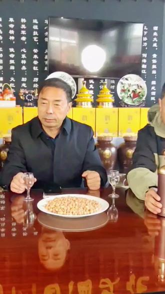 品芝麻香酒,讲槽头兴旺的故事。