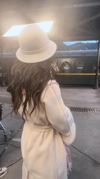 戒指翻转的瞬间 是我们心跳的证明@诗越越呀
#诗越越 #潮间带 #新剧 #戒指 #惊喜