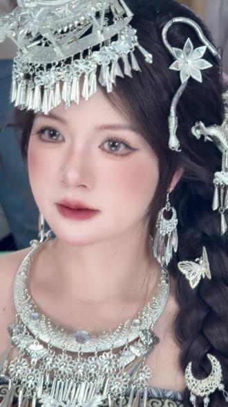 有手就会的苗族写真发型教程(凯里学化妆)#凯里化妆培训学校 #凯里化妆培训学校推荐 #凯里学化妆 #凯里化妆师 #凯里化妆师阳雨