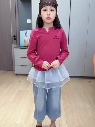 #可甜可酷 #炸街女孩 #生女儿就是用来打扮的 #俏皮可爱 #女孩手势舞 新款小V领儿童打底衫韩版内搭女宝宝早秋长袖上衣