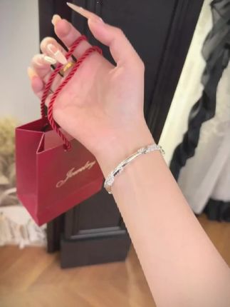 蝴蝶铃兰繁花实心手镯#听说每个女孩都有一个银手镯 #爱了爱了 #仙女必备 #超好看