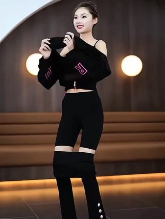 春秋季新款长袖卫衣女生上衣胖MM大码300斤圆领拉链口袋烫钻 #显瘦穿搭 #面料柔软舒适 #秀出好身材 #淘淘优品👑@DOU+上热门