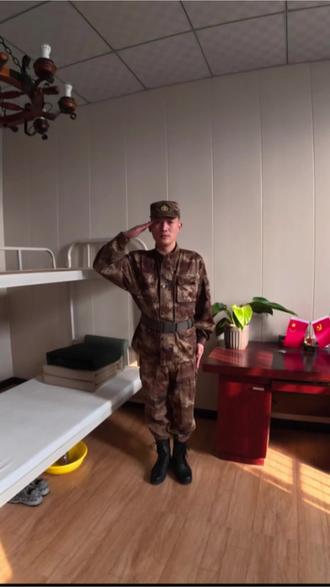 🇨🇳背锅侠叠大衣 板板正正 🇨🇳