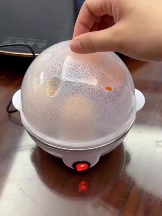 那个蒸蛋器使用频率特别高,特方便,几乎每家都能用到。早晨起来把鸡蛋、馒头、包子、玉米、红薯等放好,等你洗漱完就能吃了。#厨房好物 #好物分亨 #实用分享 #厨房好物分享 #多功能