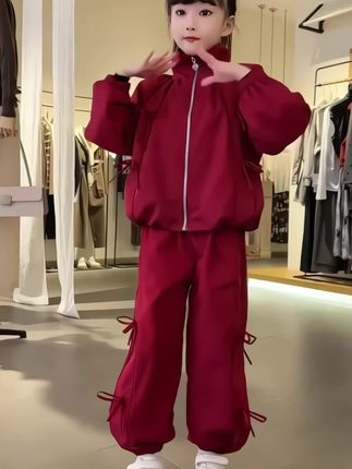 #萌娃穿搭 妈妈带出来的孩子就是不一样,没事可 以给宝贝打扮的漂漂亮亮的,有多少宝宝是自己带的?#谁穿谁好看 #潮童必备 #童装#穿搭@巨量千川