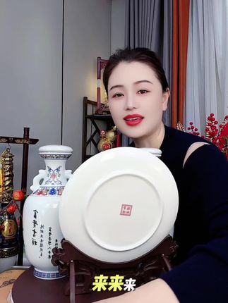 这可是杏花村美酒联合景德镇的陶瓷打造的经典美酒,好喝又好看,寓意好,关键还带夜光效果,特别适合收藏摆柜,送人送礼,#高档大气上档次 #美酒 #好酒推荐 #送礼佳品 #摆件