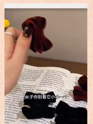 复古腔调!植绒蝴蝶结发夹!红色刘海抓夹氛围感侧边夹盘发器发饰#植绒蝴蝶结发夹 #红色刘海抓夹 #氛围感侧边夹 #盘发器 #发饰