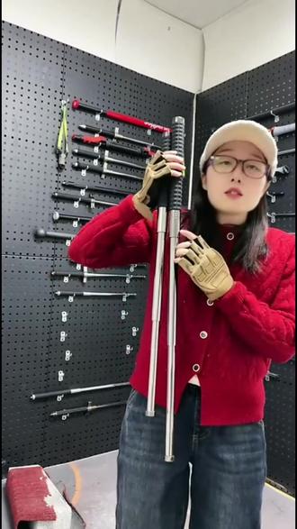 出门在外不怕事,高硬度防身甩棍包邮到家!