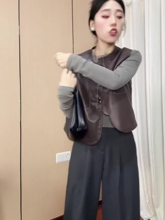 【柔软蛋白皮】PU皮衣马甲秋季休闲洋气圆领单排扣透气简约宽松马夹#简约大气 #显瘦搭配 #时髦穿搭 #显瘦遮肉 #气场全开