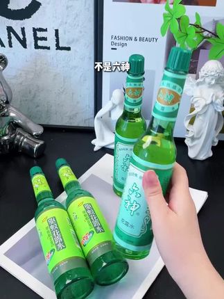 sixgod童年的回忆,每到夏天,插几根挥发棒,家里各个角落放上一瓶,特别提神醒脑。#六神 #居家好物 #家庭必备 #花露水 #好东西一起分享