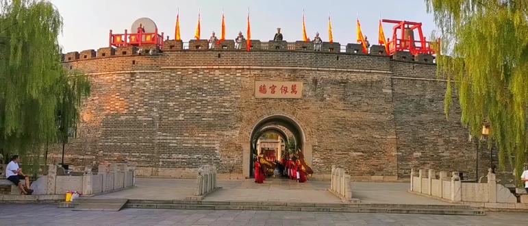 山东曲阜孔庙暮鼓关城门仪式